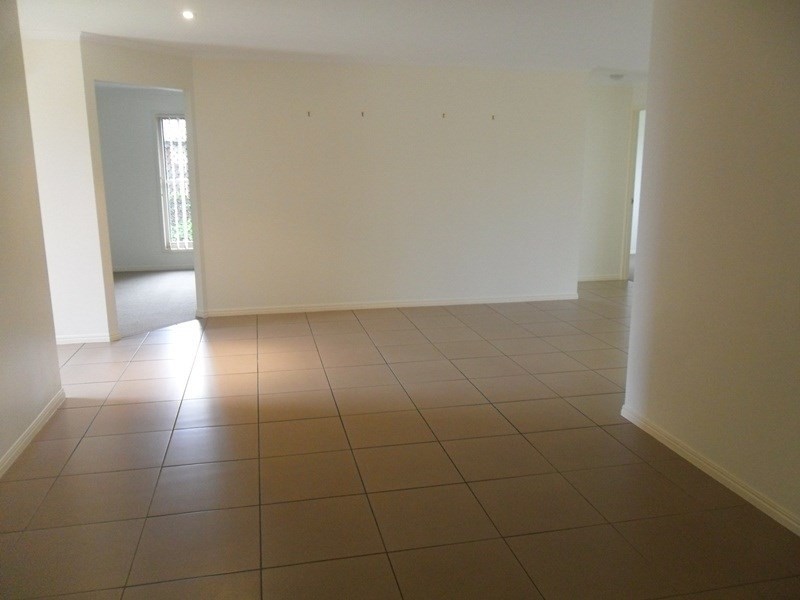 8 Corella Drive, Gracemere QLD 4702