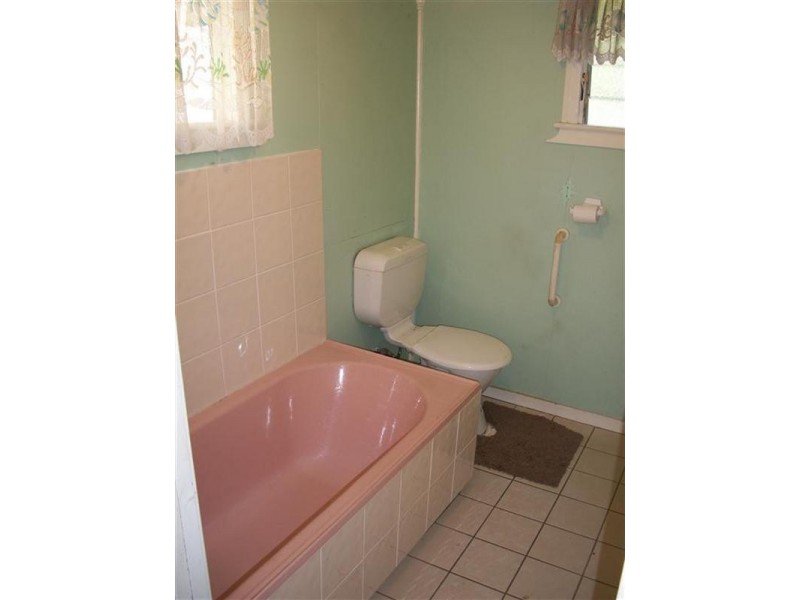 11 Francis Street, Depot Hill QLD 4700