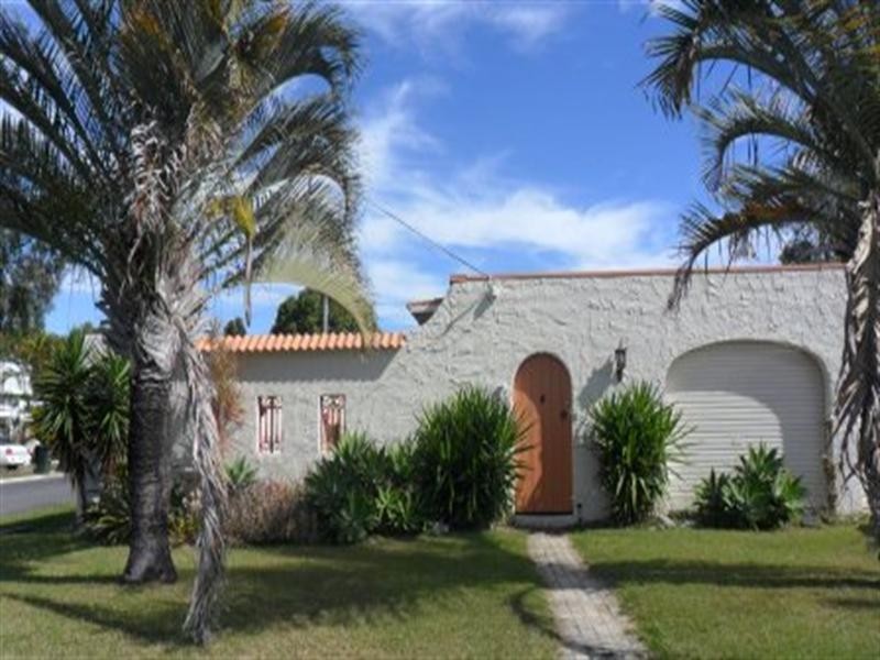 4 Bates Avenue, Park Avenue QLD 4701