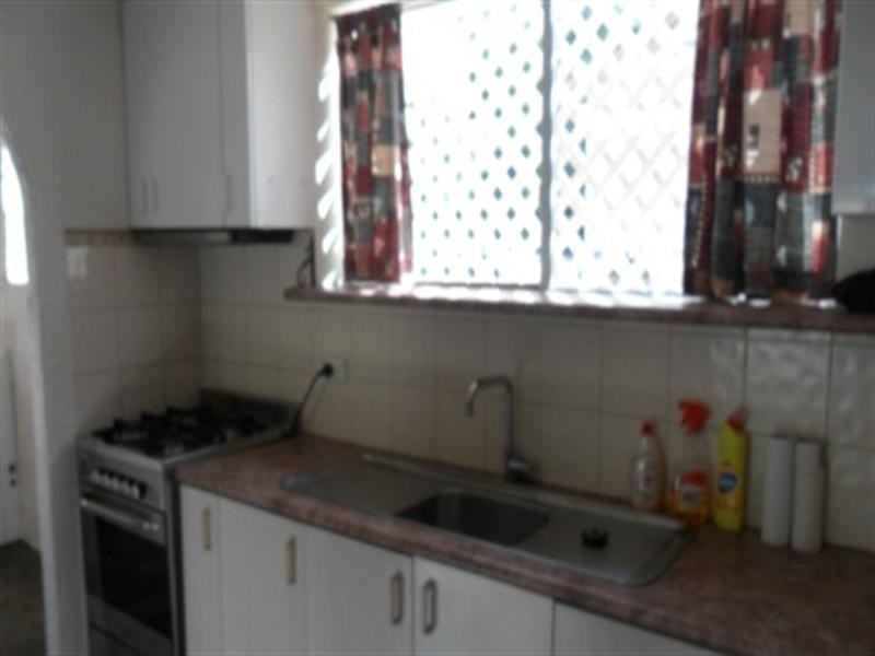 4 Bates Avenue, Park Avenue QLD 4701