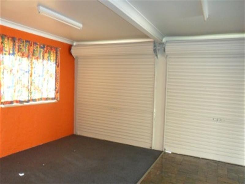 4 Bates Avenue, Park Avenue QLD 4701