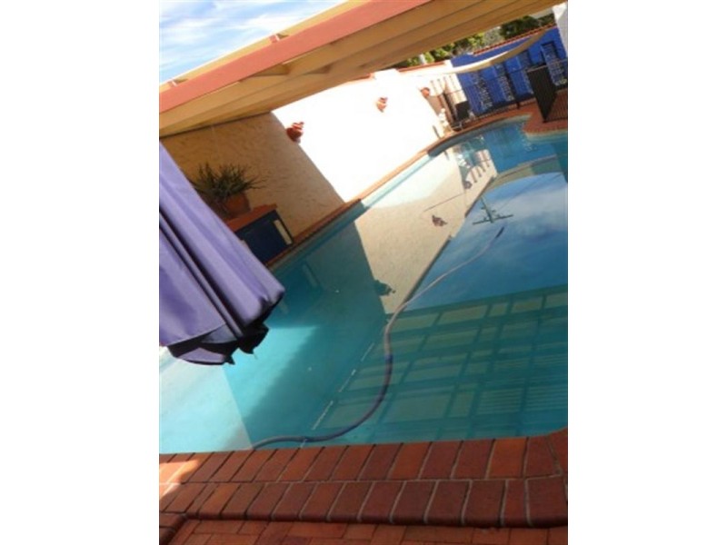 4 Bates Avenue, Park Avenue QLD 4701