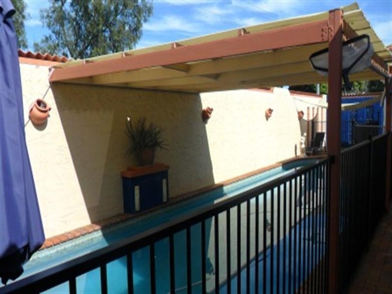 4 Bates Avenue, Park Avenue QLD 4701