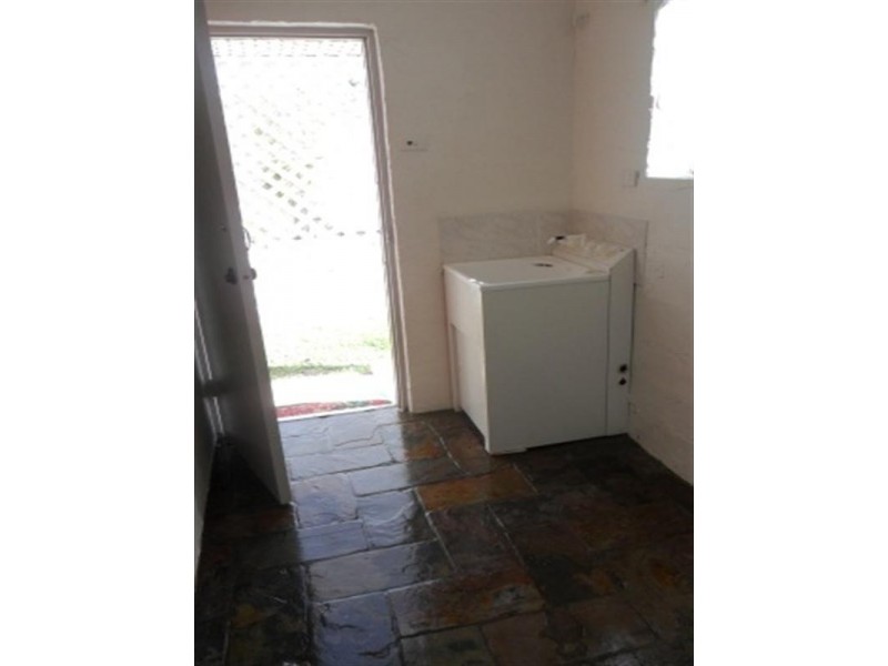 4 Bates Avenue, Park Avenue QLD 4701