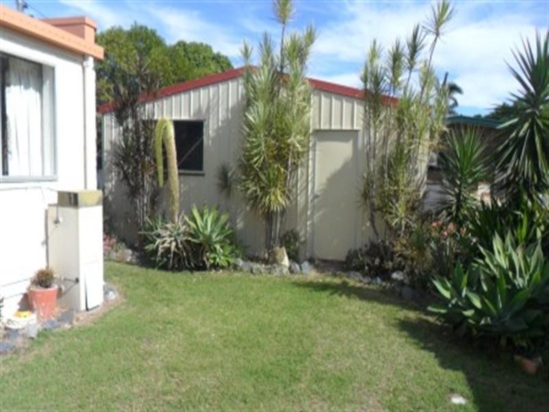 4 Bates Avenue, Park Avenue QLD 4701