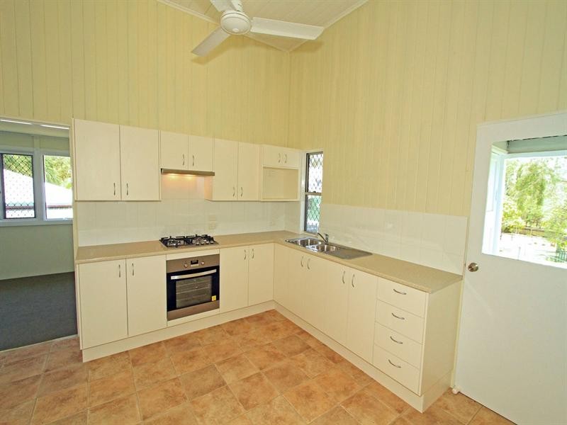 221 Peter Street, Berserker QLD 4701