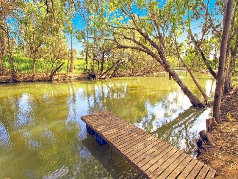 2 Sturt Street, Parkhurst QLD 4702