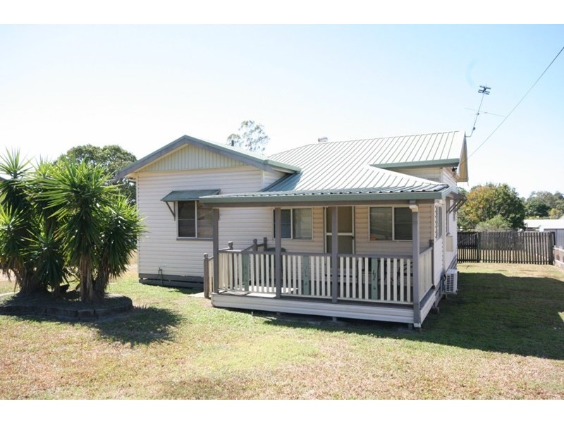 10 Langdon Street, Sarina QLD 4737