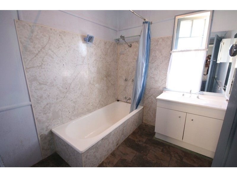 10 Langdon Street, Sarina QLD 4737