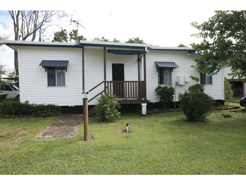 75 Beach Road, Sarina QLD 4737
