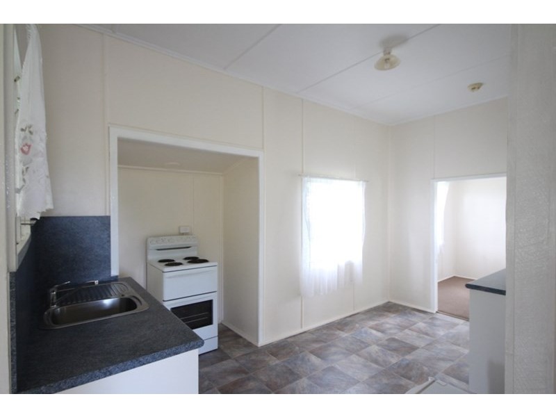 75 Beach Road, Sarina QLD 4737