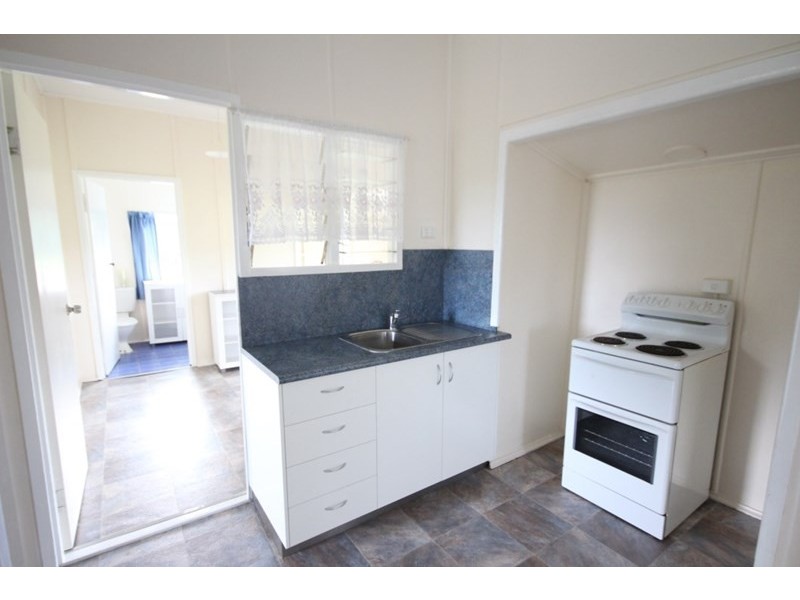 75 Beach Road, Sarina QLD 4737