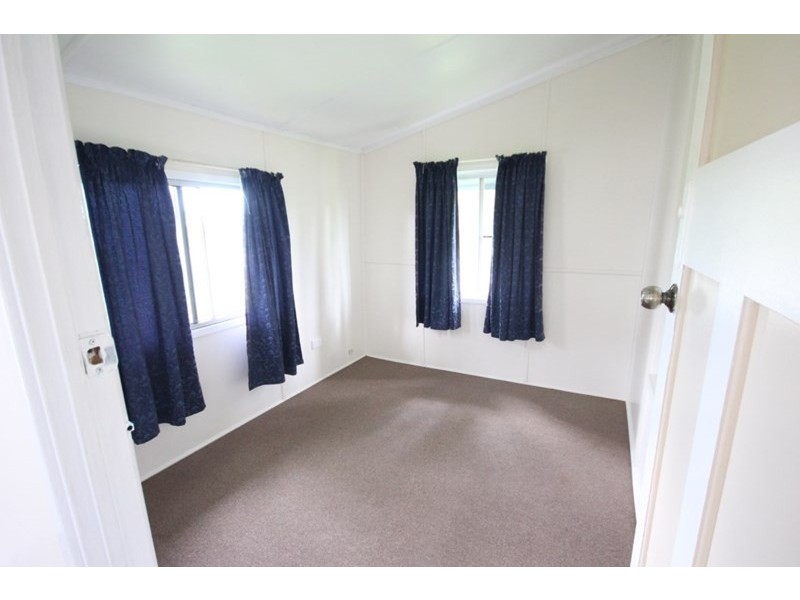 75 Beach Road, Sarina QLD 4737