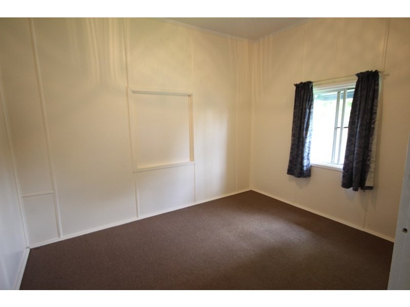 75 Beach Road, Sarina QLD 4737