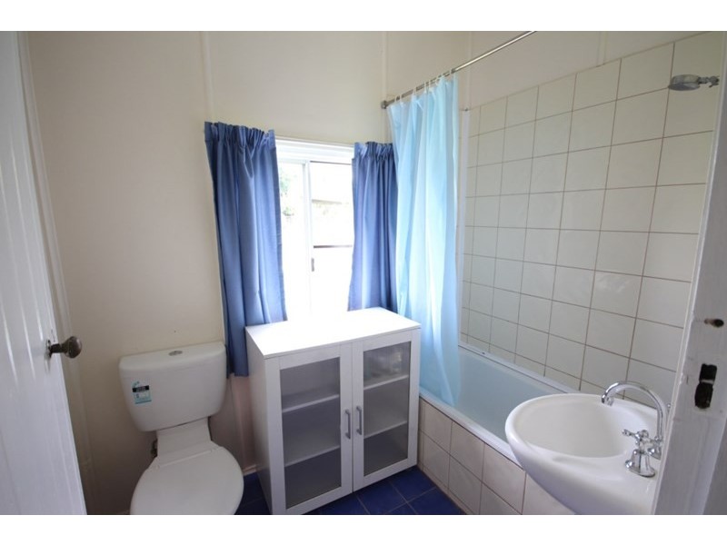 75 Beach Road, Sarina QLD 4737