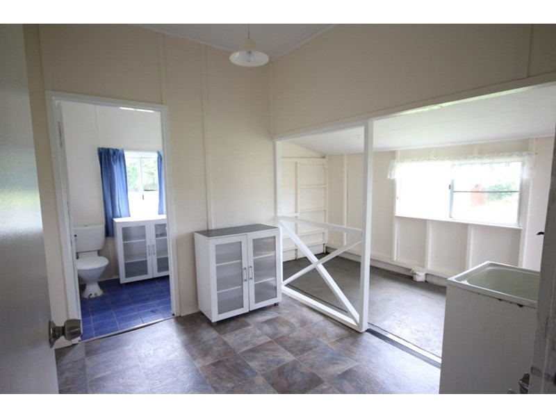 75 Beach Road, Sarina QLD 4737