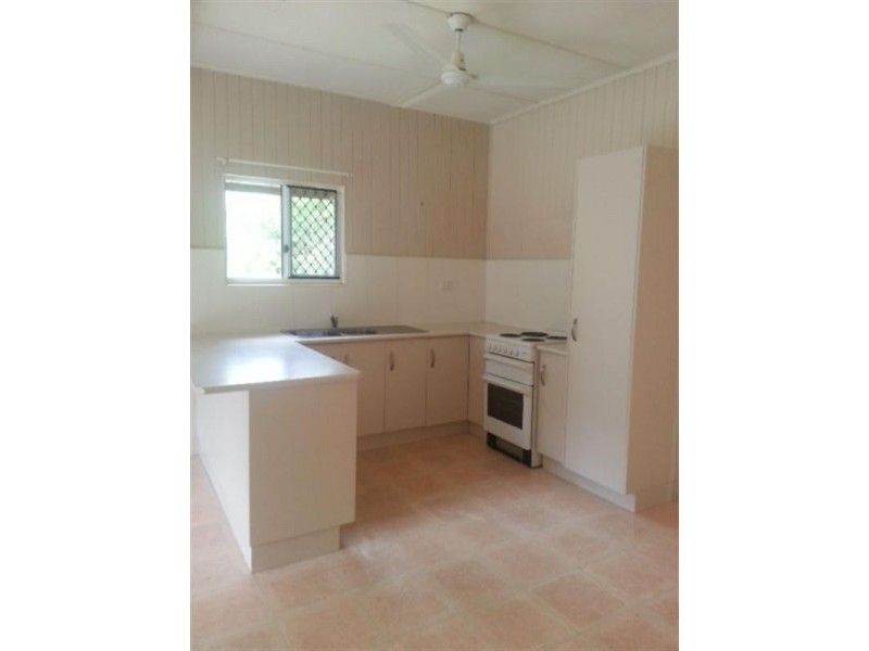 8 Maralyn Avenue, Sarina QLD 4737