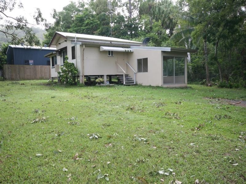 8 Maralyn Avenue, Sarina QLD 4737