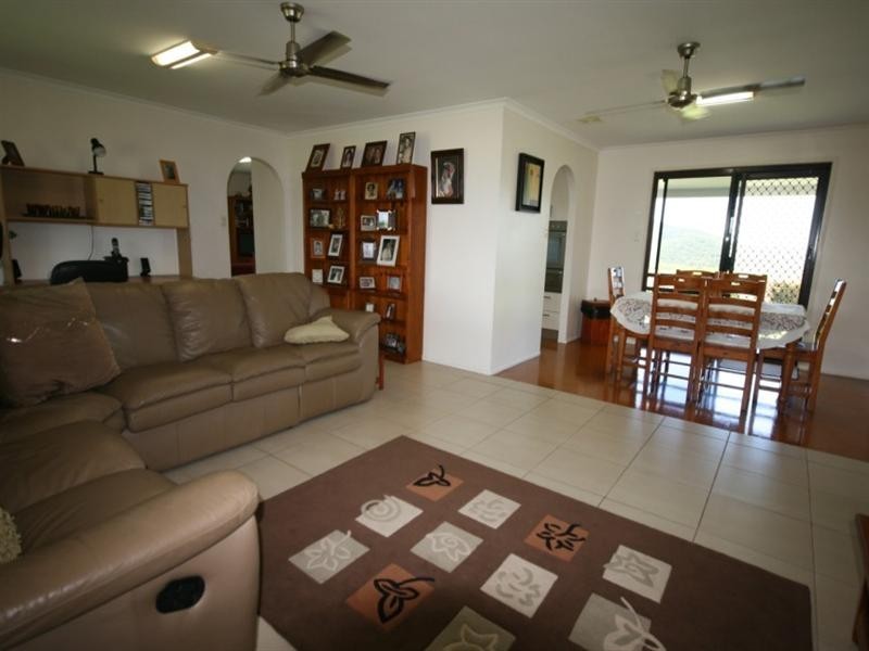 15 Cilla Hill Court, Sarina QLD 4737