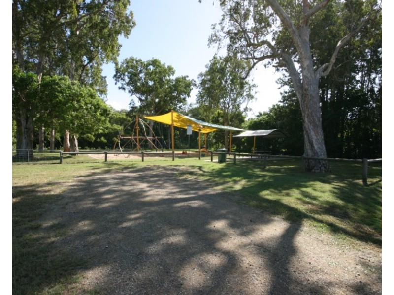 39 Crescent Street, Armstrong Beach QLD 4737