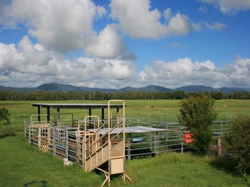 32 Perry Road, Sarina QLD 4737