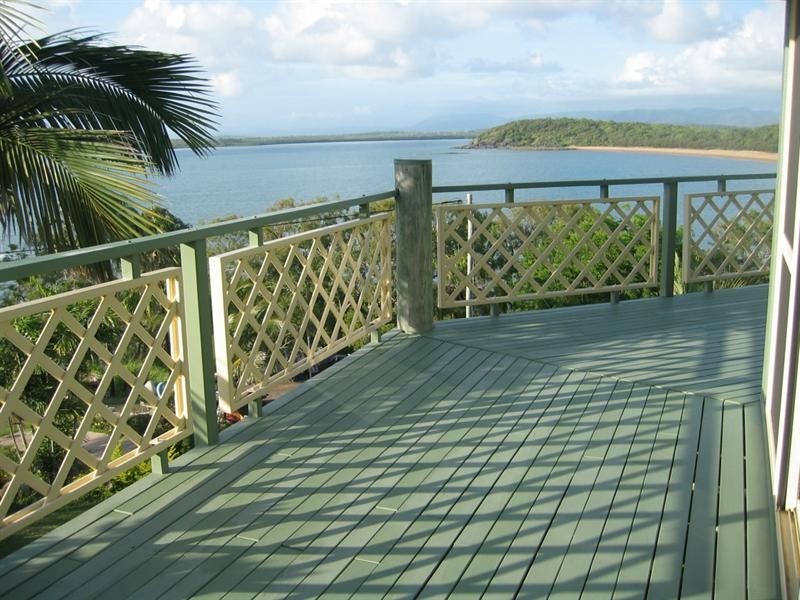 18 Ferries Terrace, Sarina Beach QLD 4737