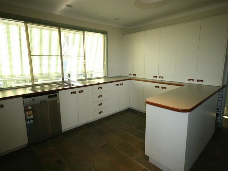 18 Ferries Terrace, Sarina Beach QLD 4737