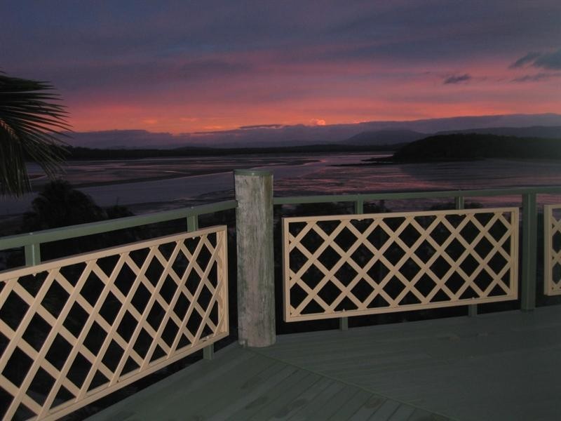 18 Ferries Terrace, Sarina Beach QLD 4737