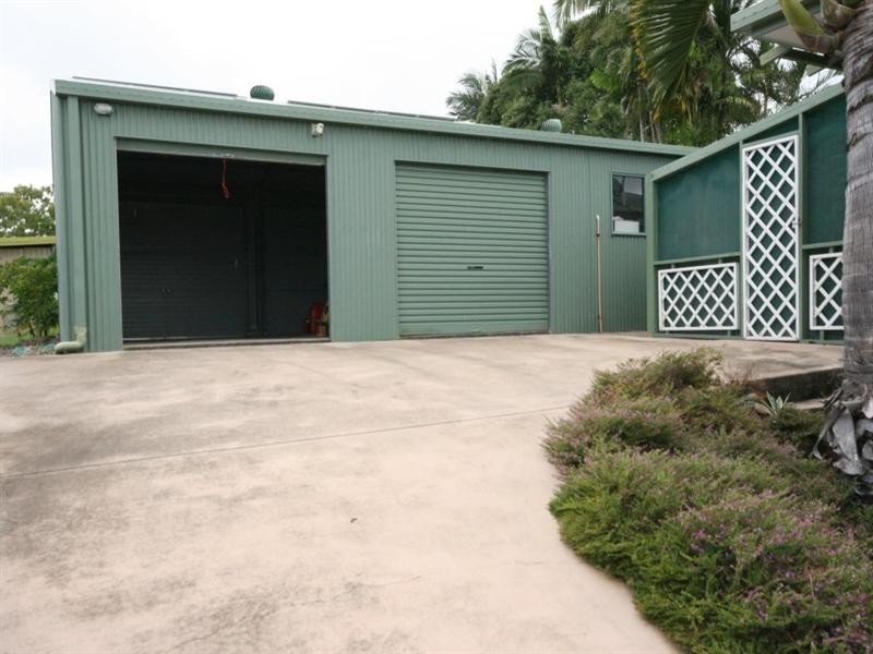 18 Ferries Terrace, Sarina Beach QLD 4737