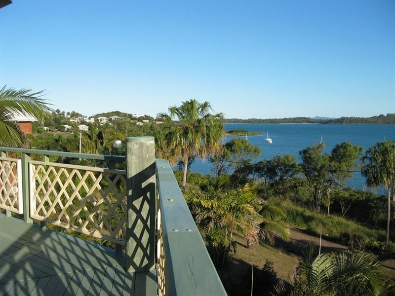 18 Ferries Terrace, Sarina Beach QLD 4737