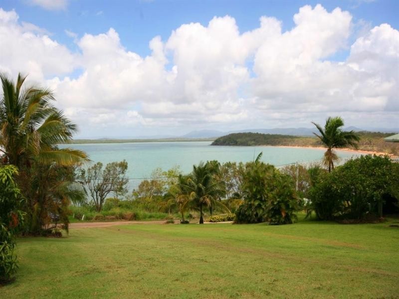 16 Ferries Terrace, Sarina Beach QLD 4737