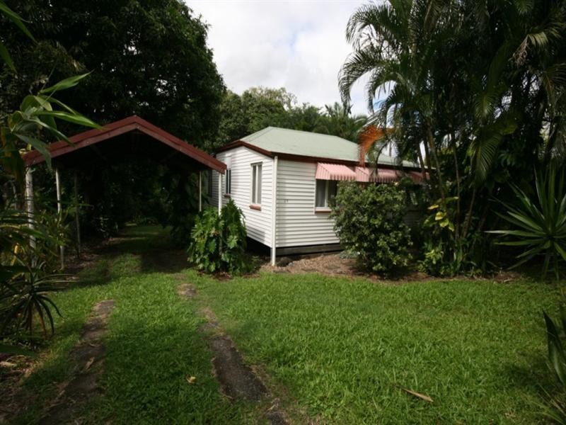 25 West Street, Sarina QLD 4737