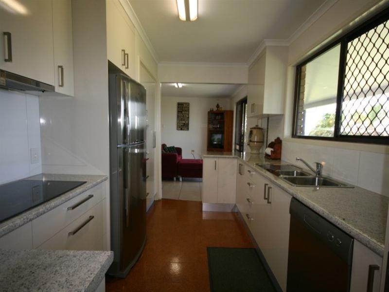 15 Cilla Hill Court, Sarina QLD 4737