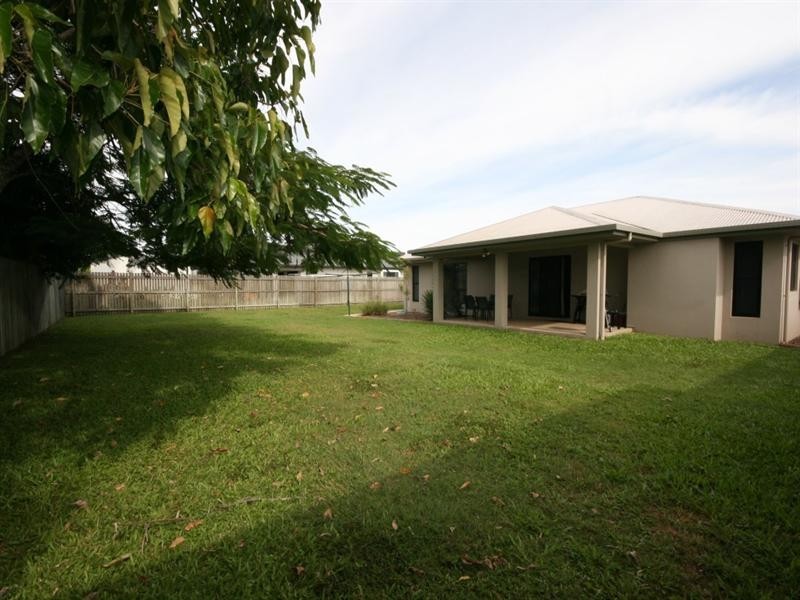 18 Pacific Avenue, Sarina QLD 4737