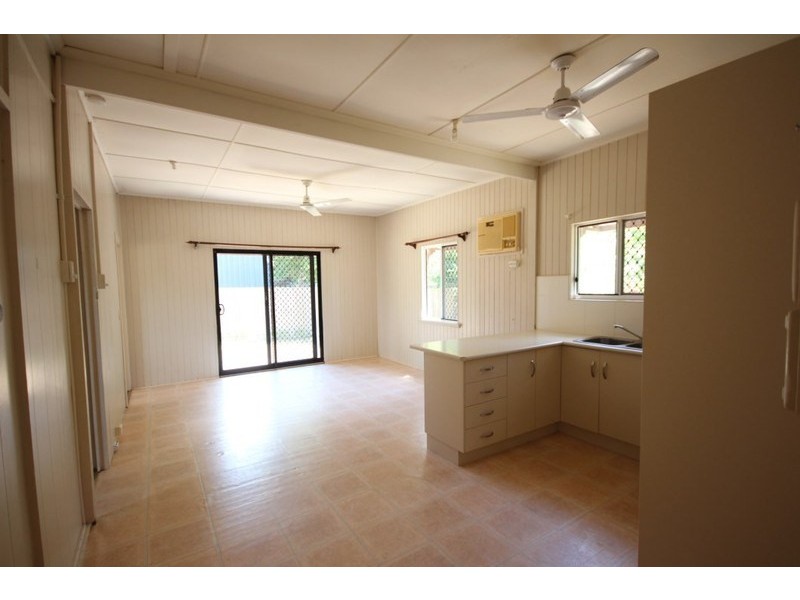 8 Maralyn Avenue, Sarina QLD 4737
