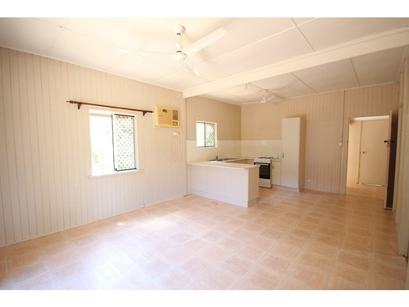 8 Maralyn Avenue, Sarina QLD 4737