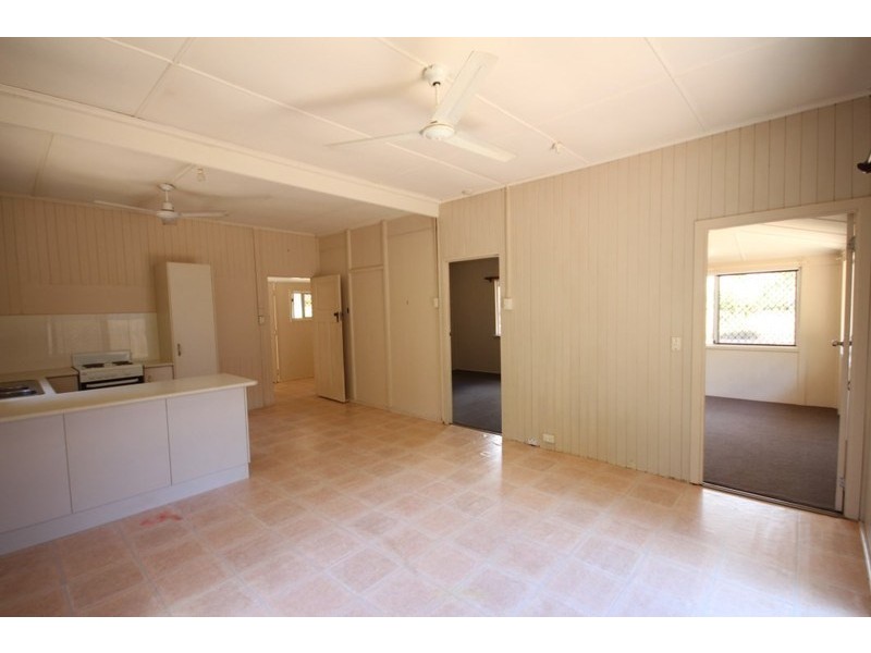 8 Maralyn Avenue, Sarina QLD 4737