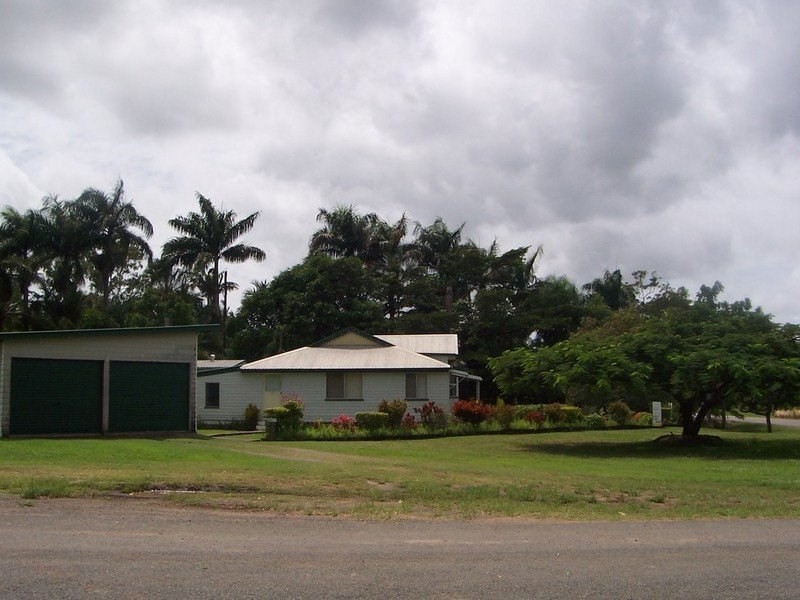 64 Range Road, Sarina QLD 4737