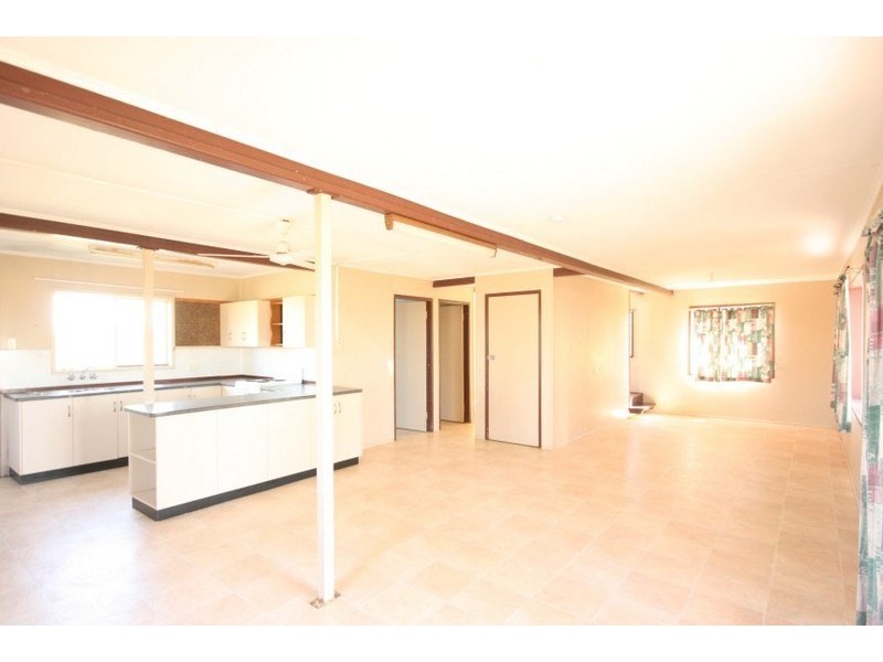 20 Pop Petersen, Sarina Beach QLD 4737