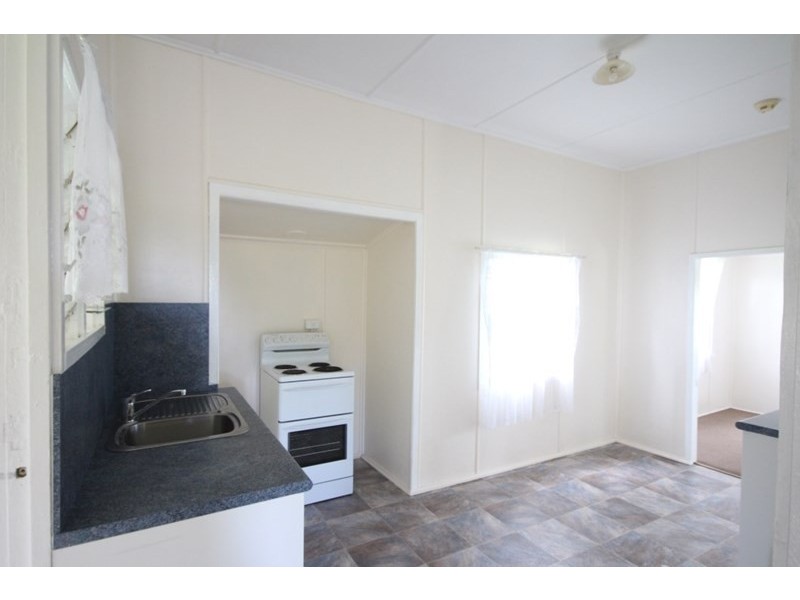 75 Beach Road, Sarina QLD 4737