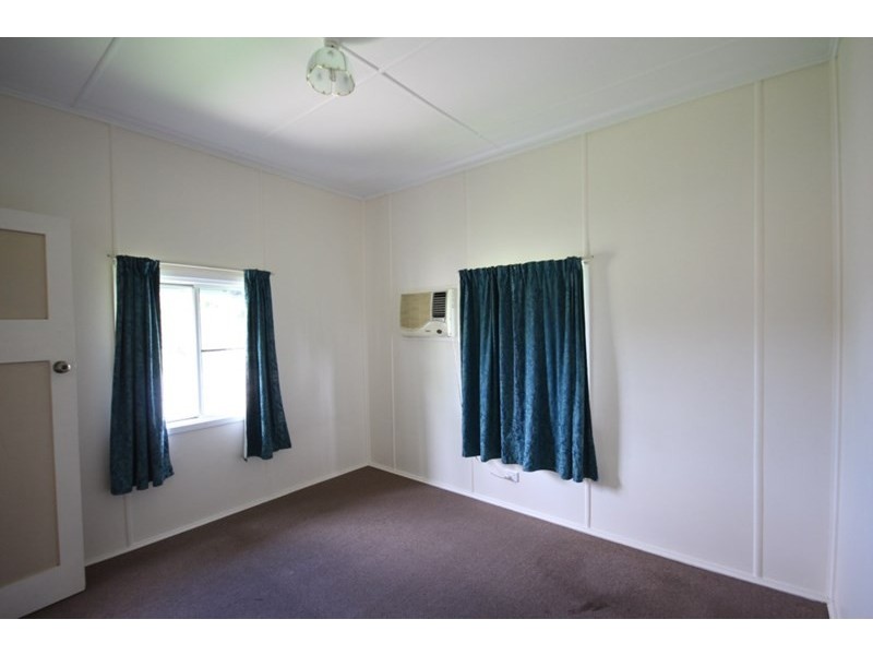 75 Beach Road, Sarina QLD 4737
