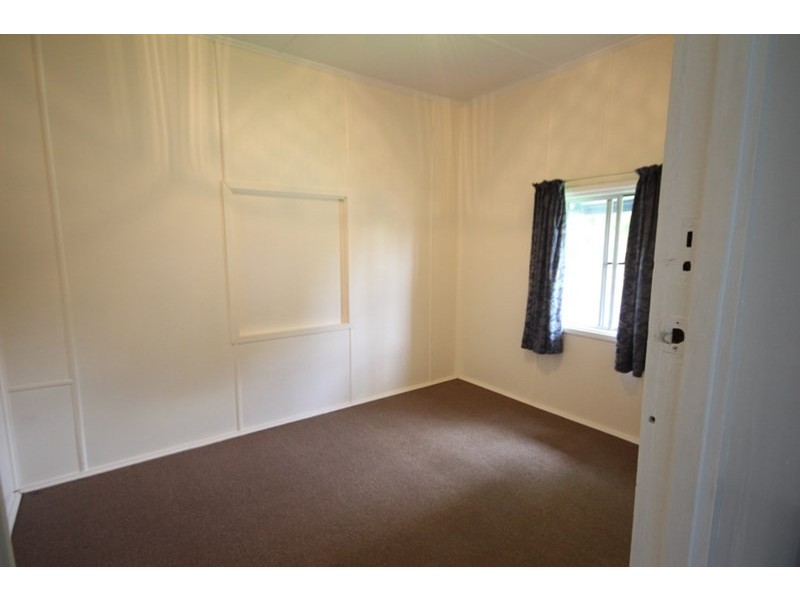 75 Beach Road, Sarina QLD 4737