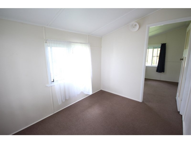 75 Beach Road, Sarina QLD 4737