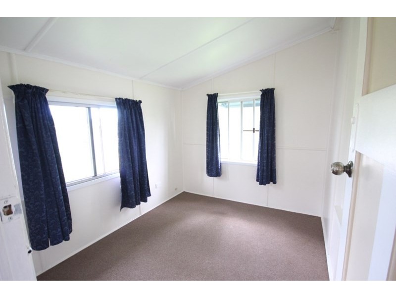 75 Beach Road, Sarina QLD 4737