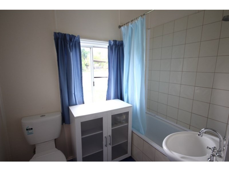 75 Beach Road, Sarina QLD 4737