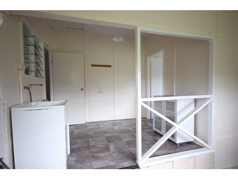 75 Beach Road, Sarina QLD 4737