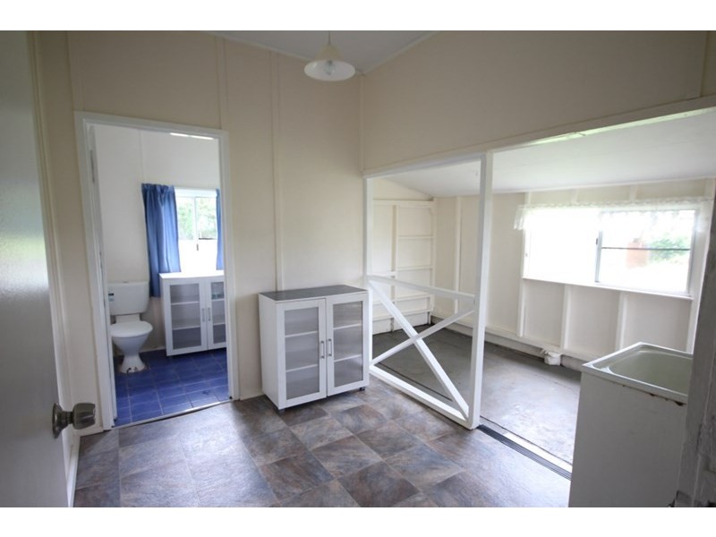 75 Beach Road, Sarina QLD 4737