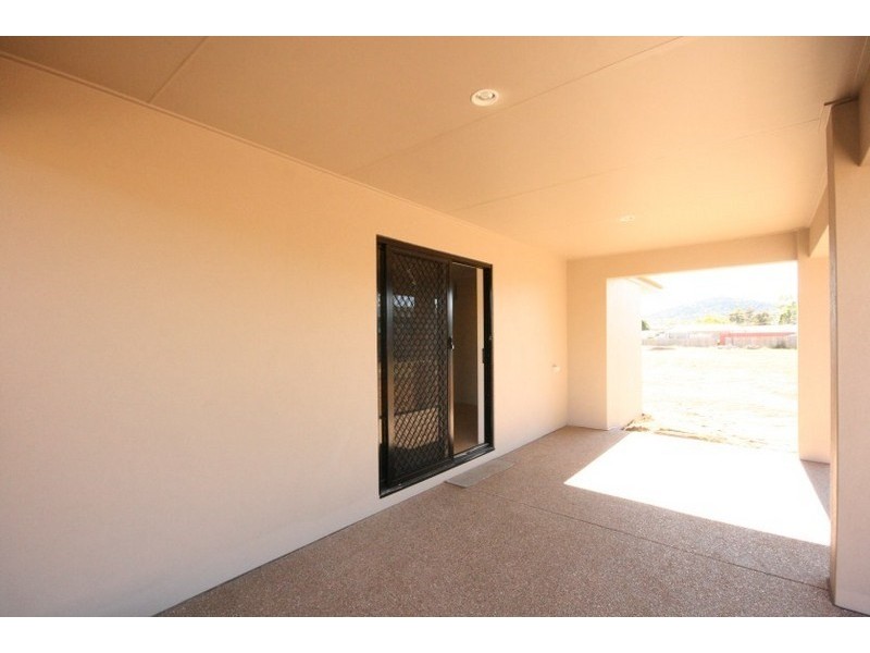 18 Pacific, Sarina QLD 4737