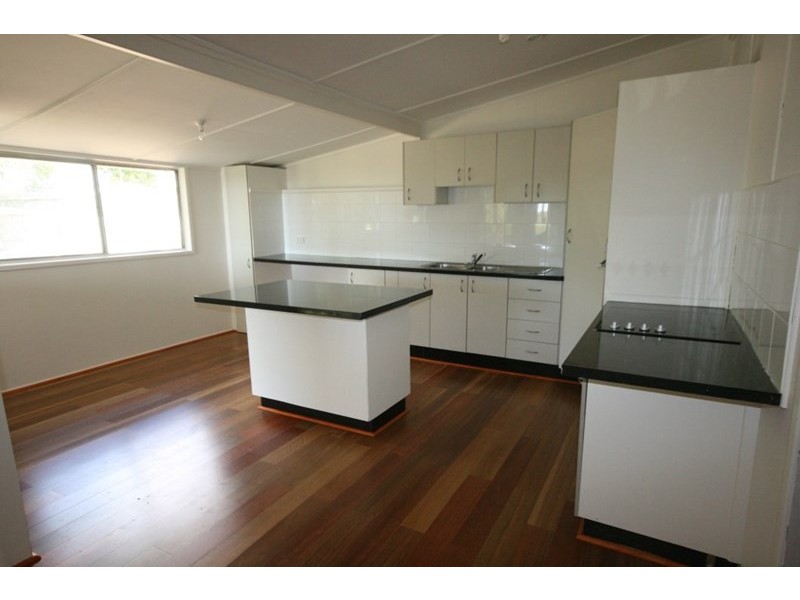 27 Leslie Street, Sarina QLD 4737