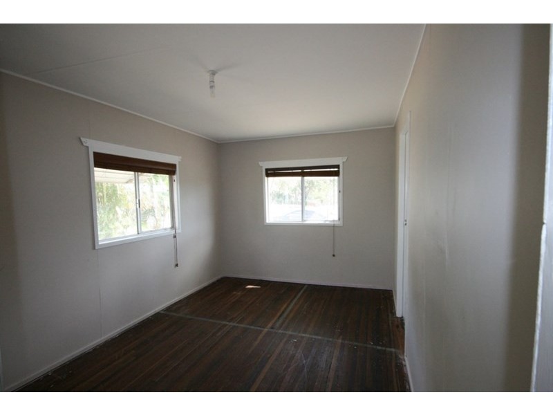27 Leslie Street, Sarina QLD 4737